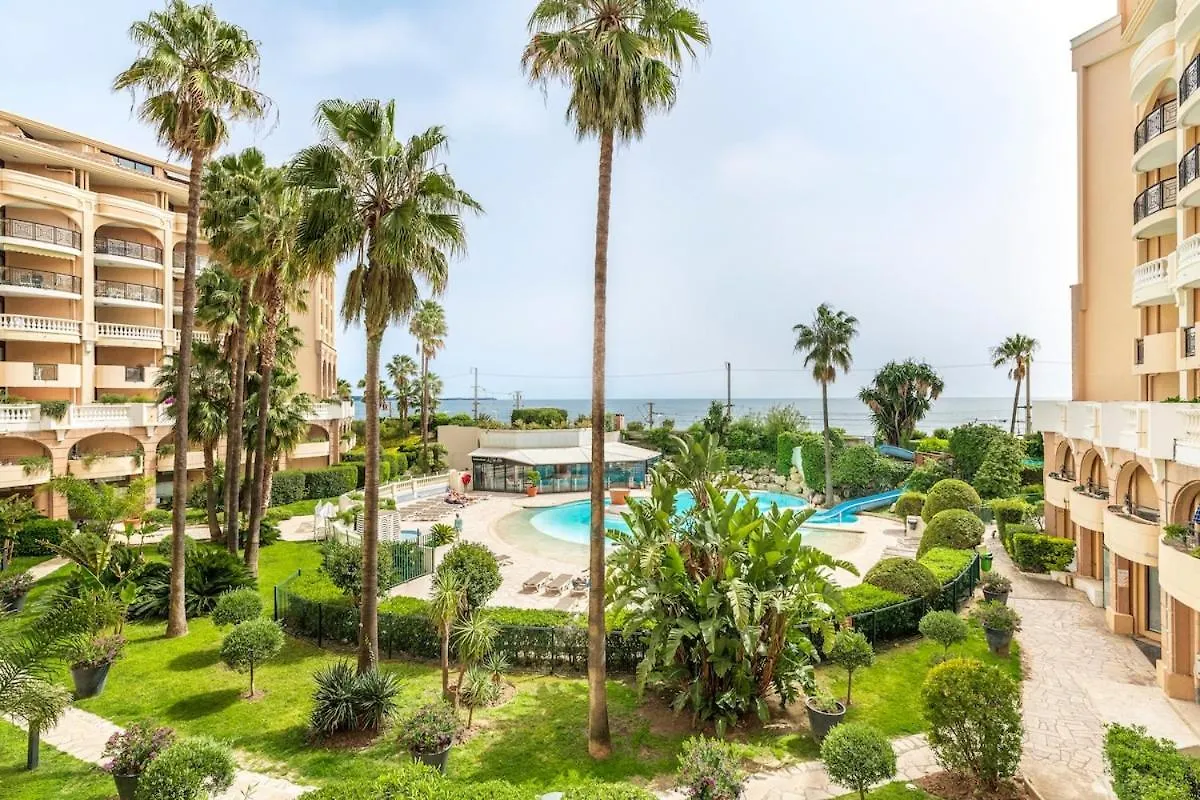 Family Sea View With Pools Near Shops And Beaches location